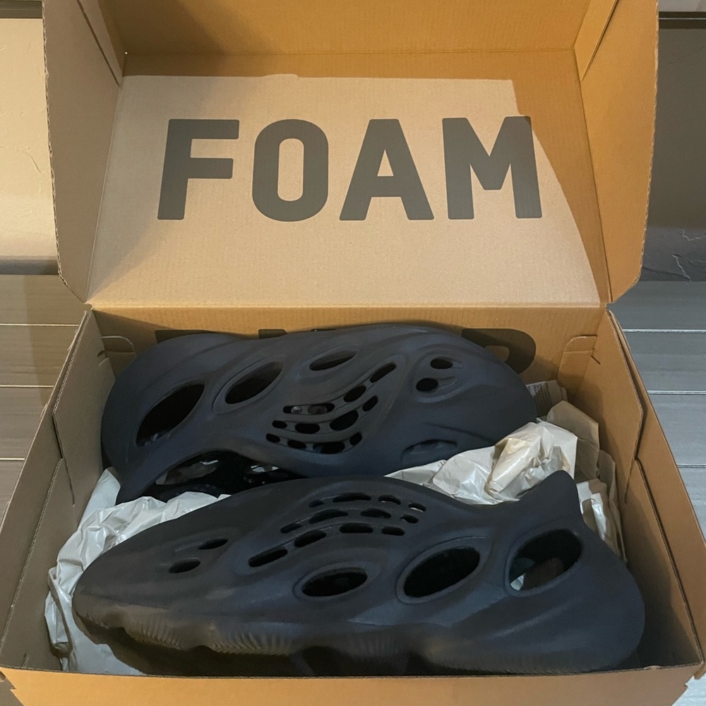 Adidas Yeezy Foam Onyx size 10
